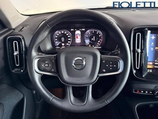 VOLVO XC40 T3 Geartronic Momentum Pro